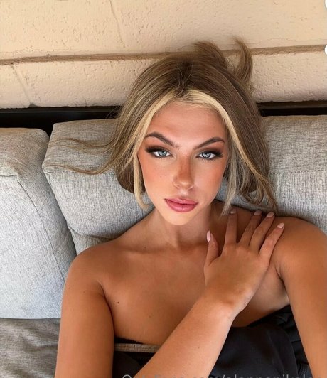 Naakte gelekte OnlyFans-foto van Alannanikolee
