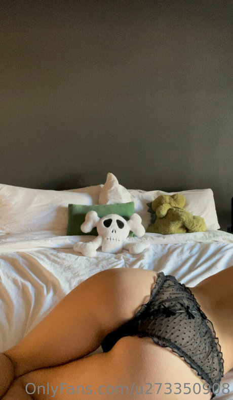 Naakte gelekte OnlyFans-foto van Sopheekruz