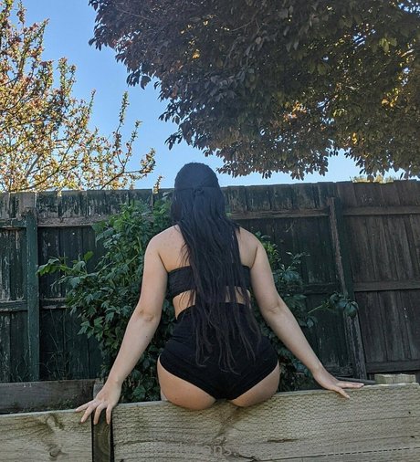 Naakte gelekte OnlyFans-foto van Prettylittlelily48