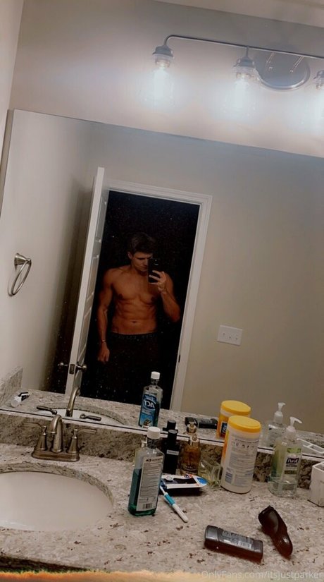 Naakte gelekte OnlyFans-foto van Itsjustparker