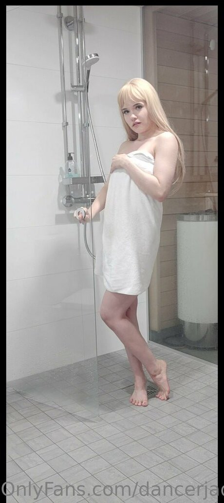Naakte gelekte OnlyFans-foto van Dancerjadefree