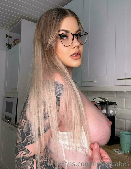 Finhotbabes