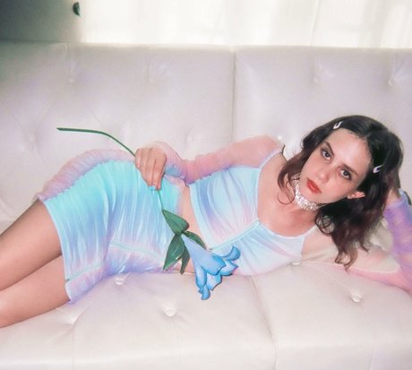 Naakte gelekte OnlyFans-foto van Mica Tenenbaum