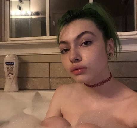 Naakte gelekte OnlyFans-foto van Snottea