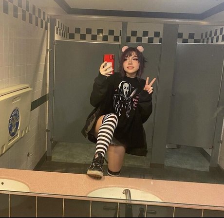 Naakte gelekte OnlyFans-foto van Snottea