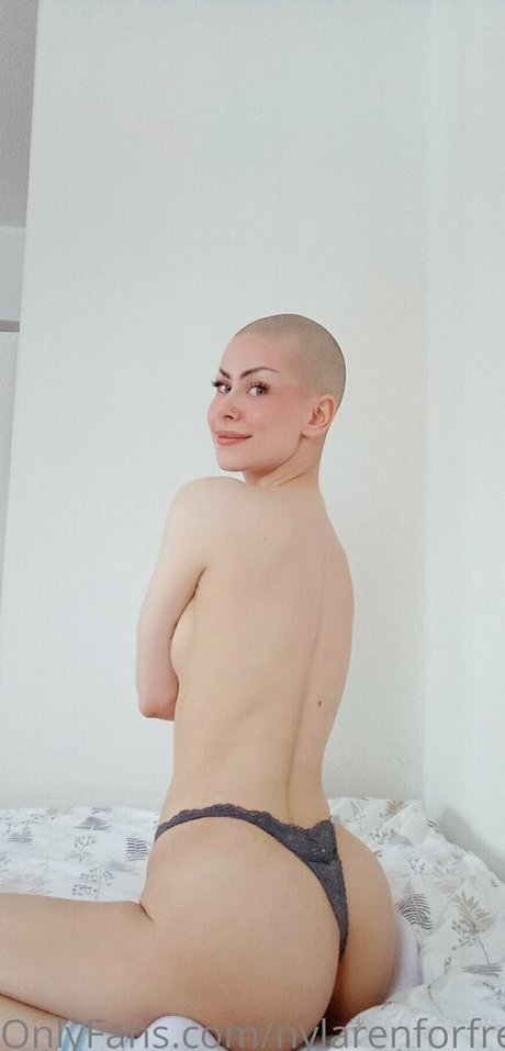 Naakte gelekte OnlyFans-foto van Nylarenforfree