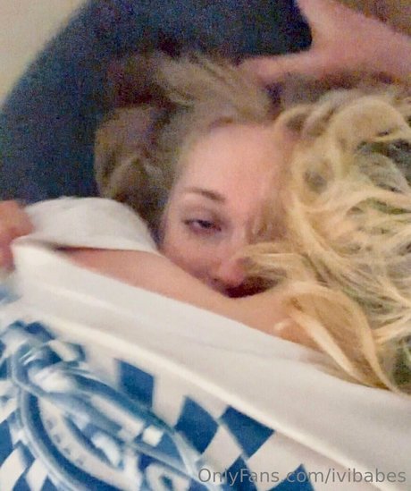 Naakte gelekte OnlyFans-foto van Ivibabes