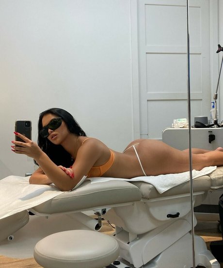 Naakte gelekte OnlyFans-foto van Aliana Mawla