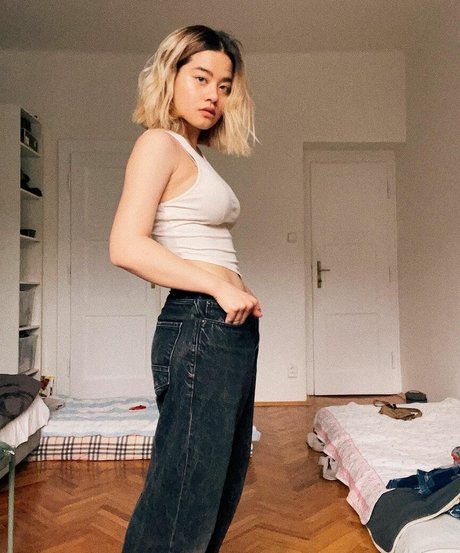 Naakte gelekte OnlyFans-foto van Anne Whisper