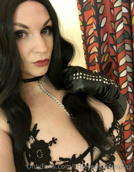 Naakte gelekte OnlyFans-foto van Littleredfox