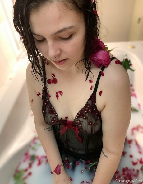 Naakte gelekte OnlyFans-foto van Hereliesviolet
