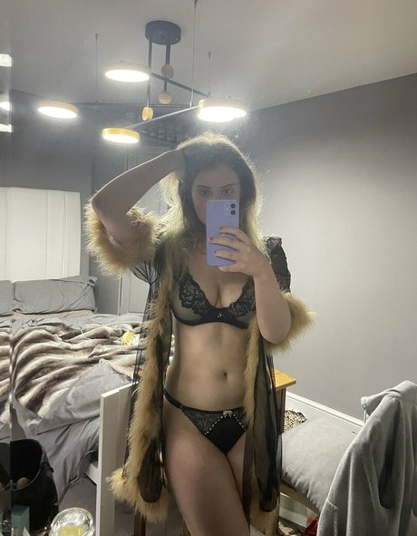 Naakte gelekte OnlyFans-foto van Madamecersei