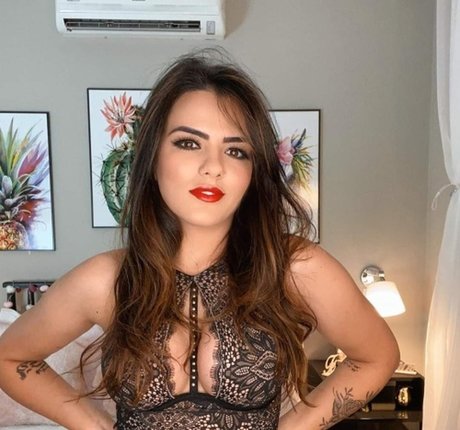 Naakte gelekte OnlyFans-foto van Sunaika Bruna