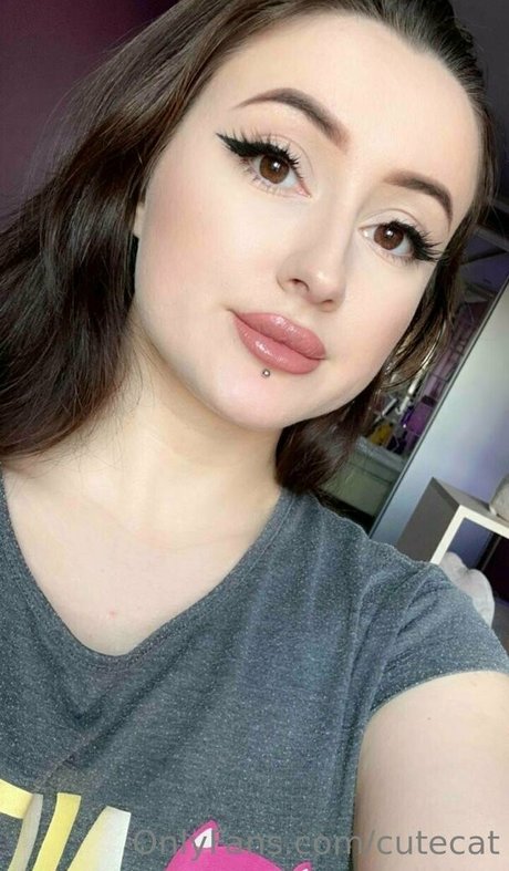 Naakte gelekte OnlyFans-foto van Miameli