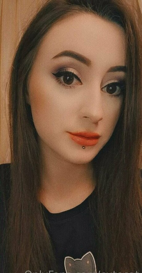 Naakte gelekte OnlyFans-foto van Miameli