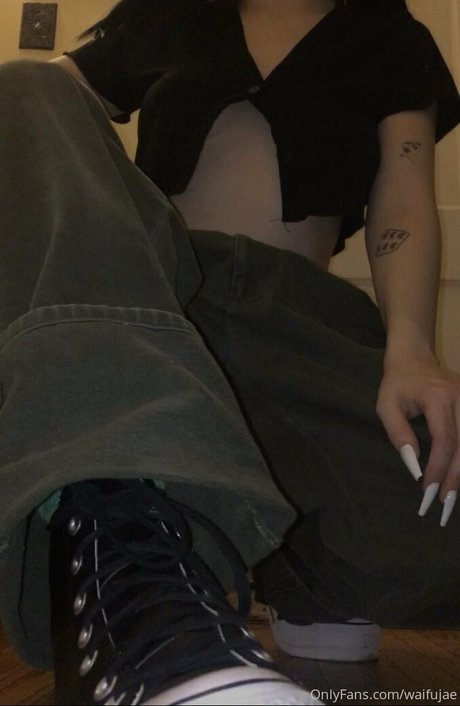 Naakte gelekte OnlyFans-foto van Divinesolesandtoes