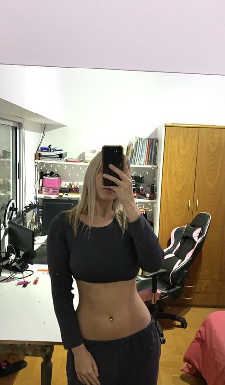 Naakte gelekte OnlyFans-foto van Yami Sanchez
