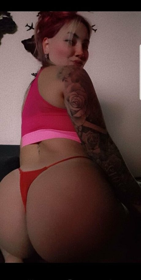 Naakte gelekte OnlyFans-foto van Emmmas