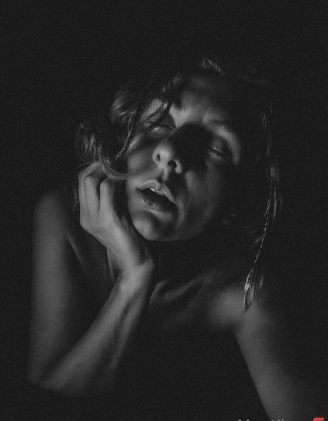 Naakte gelekte OnlyFans-foto van Mrskissvhs