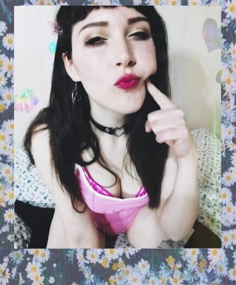 Naakte gelekte OnlyFans-foto van Space Bunny