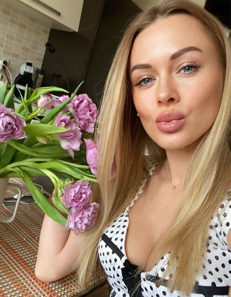 Naakte gelekte OnlyFans-foto van Annamommyx