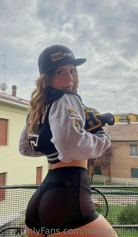 Naakte gelekte OnlyFans-foto van Mianataliah
