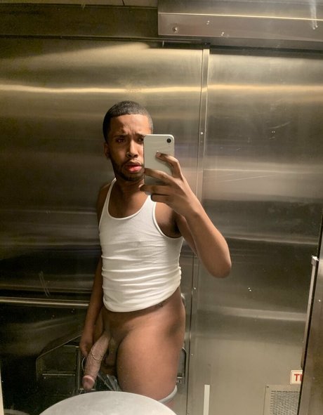Naakte gelekte OnlyFans-foto van Tylerbandsome