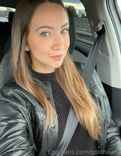 Naakte gelekte OnlyFans-foto van Goldhailey