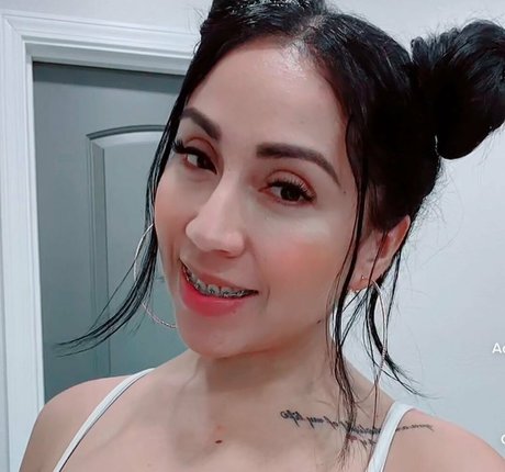 Naakte gelekte OnlyFans-foto van Escorpioncita3