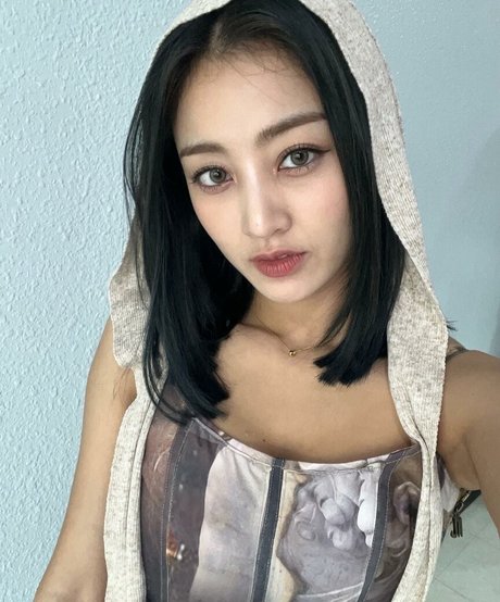 Naakte gelekte OnlyFans-foto van Jihyo