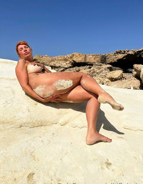 Naakte gelekte OnlyFans-foto van Vikifleissig