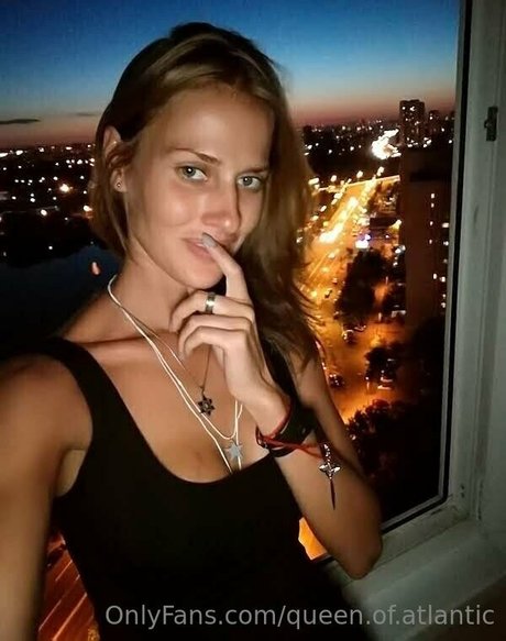 Naakte gelekte OnlyFans-foto van Queenofatlantic
