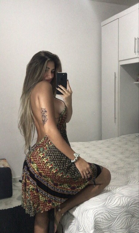 Naakte gelekte OnlyFans-foto van Debora Borgie