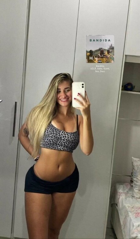 Naakte gelekte OnlyFans-foto van Debora Borgie