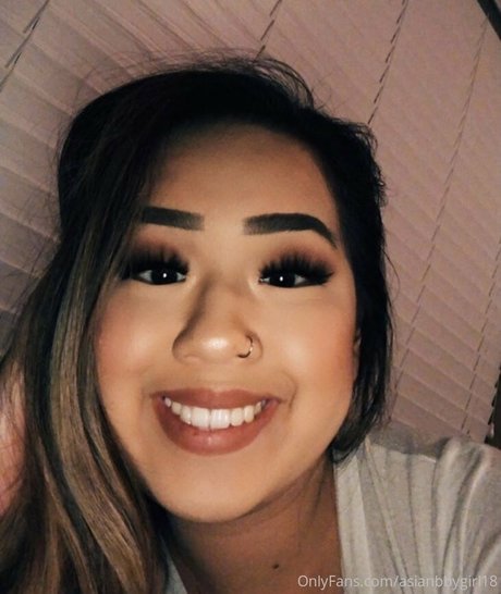 Naakte gelekte OnlyFans-foto van Asianbbygirl18