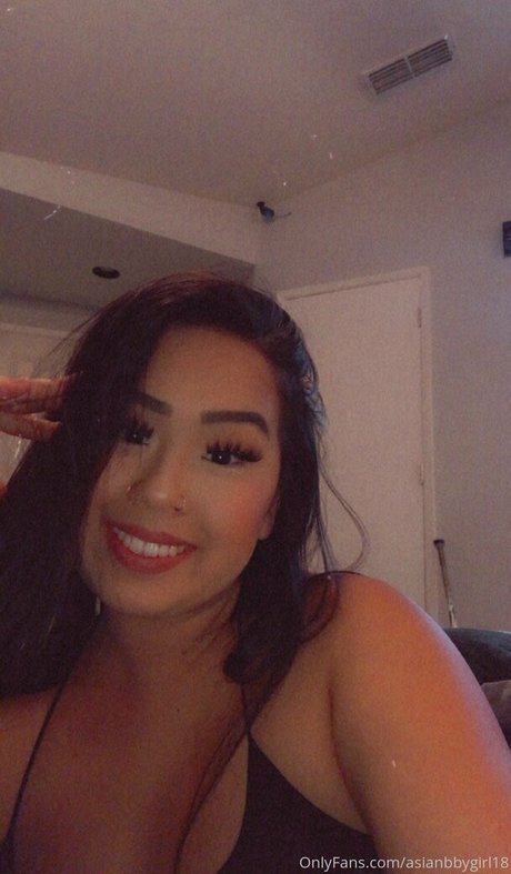 Naakte gelekte OnlyFans-foto van Asianbbygirl18