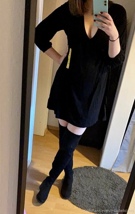 Naakte gelekte OnlyFans-foto van Miadelicious