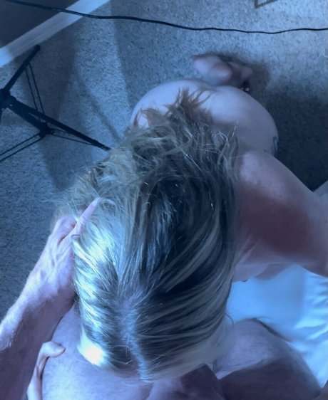 Naakte gelekte OnlyFans-foto van Cassidy Stone Love