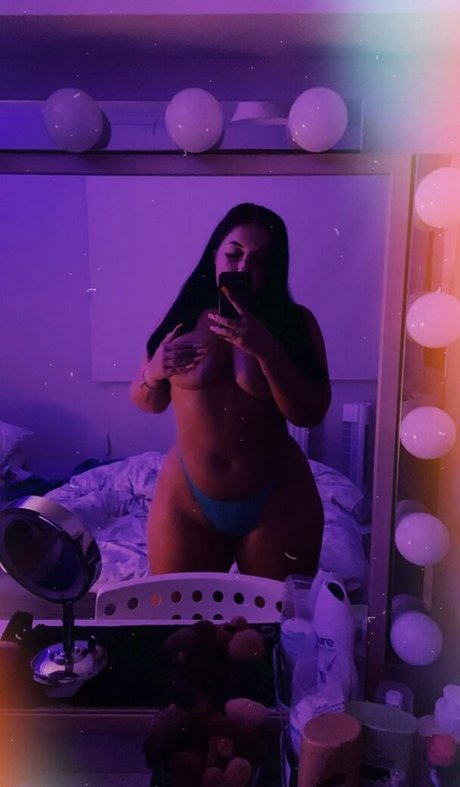 Naakte gelekte OnlyFans-foto van Abbymae