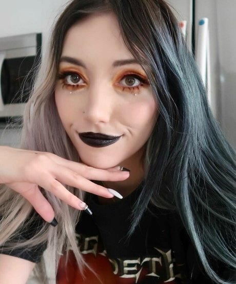 Naakte gelekte OnlyFans-foto van Moonstreuxx