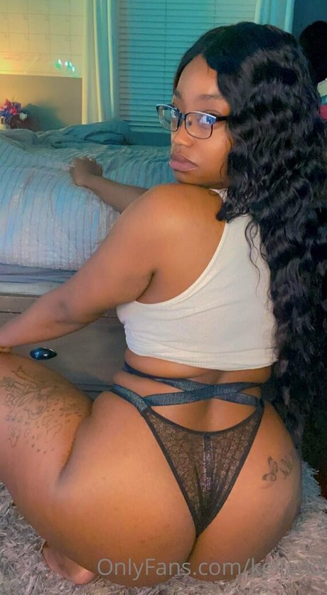Naakte gelekte OnlyFans-foto van Keiland