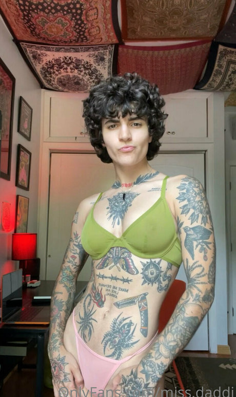 Naakte gelekte OnlyFans-foto van Yourfavoritetomboy