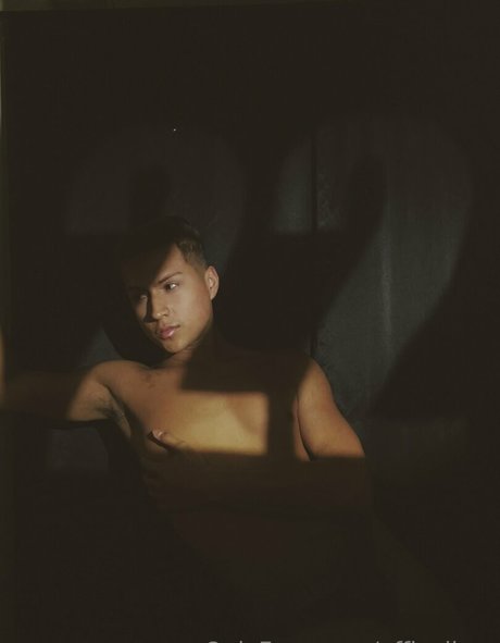 Naakte gelekte OnlyFans-foto van Officailarq
