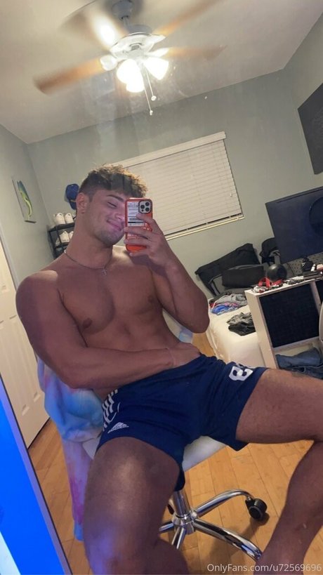 Naakte gelekte OnlyFans-foto van Jfit98