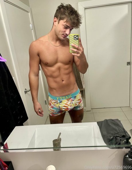 Naakte gelekte OnlyFans-foto van Jfit98