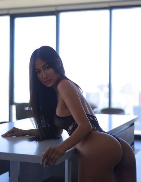 Naakte gelekte OnlyFans-foto van Anachi