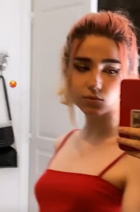 Arielle Maxine
