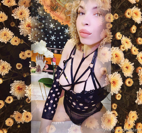 Naakte gelekte OnlyFans-foto van Lolaqueencobra