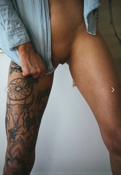 Naakte gelekte OnlyFans-foto van Abbey