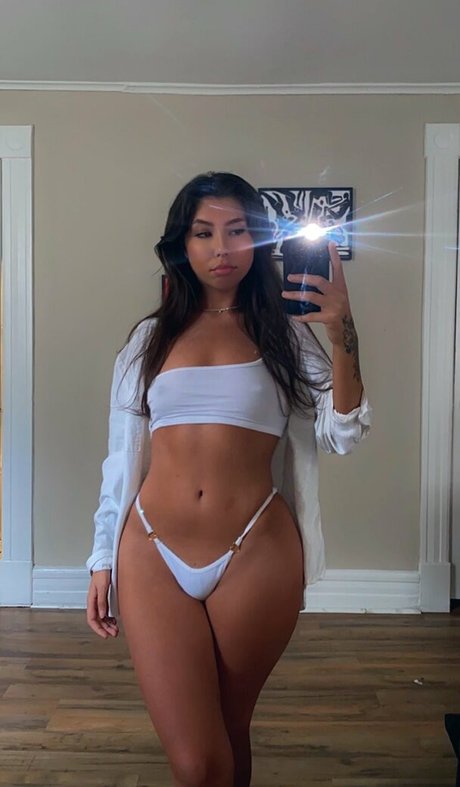 Naakte gelekte OnlyFans-foto van Tainobabe